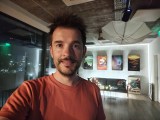 Selfie samples, internal camera - 22mm, f/1.9, ISO 12480, 1/14s (4080x3060px) - Motorola Razr 70 Ultra review